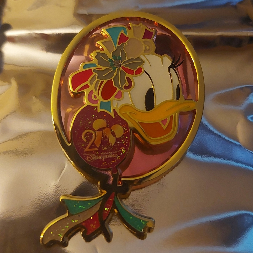 Exclusive Hong Kong DISNEY 2026 Pins - Picture 3 of 7